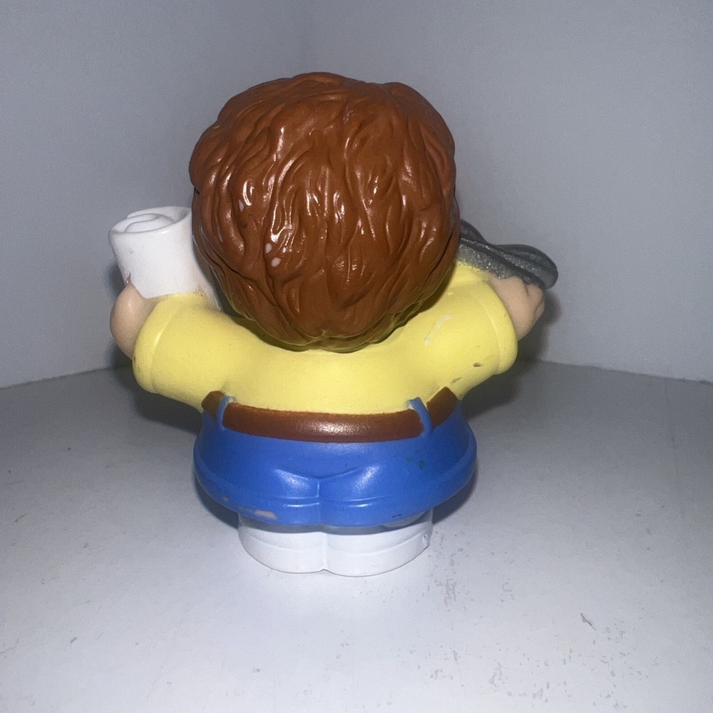 Fisher Price Little People 2005 Figure- Dad in Yellow with Glasses and Newspaper - Picture 3 of 6